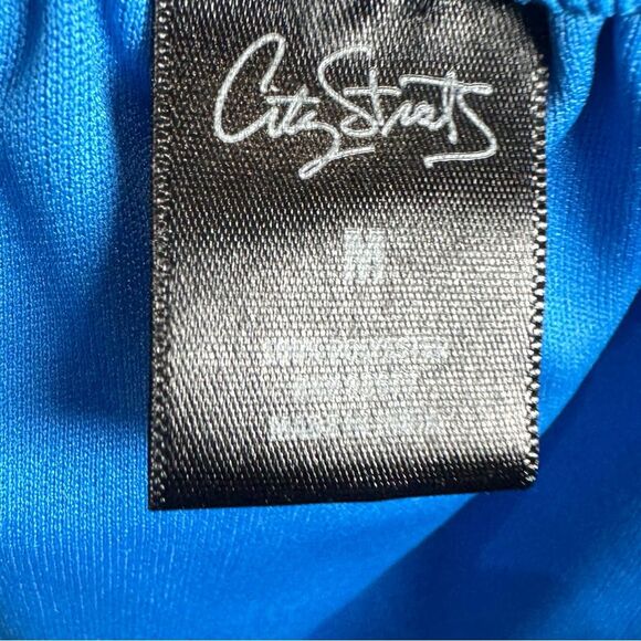 Blue on or off shoulder bell sleeve dress size medium - Picture 6 of 6